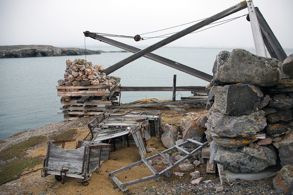 Utskipingskaia st&aring;r som den ble forlatt tidlig p&aring; 1900-tallet. Det ble aldri skipet noe marmor ut fra Ny-London, bortsett fra den aller f&oslash;rste pr&oslash;ven Ernest Mansfield tok med seg.