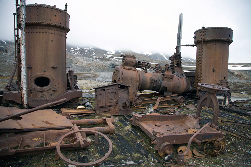 Et stort tog stod klart til &aring; frakte marmoren fra bruddet og ned til kaia. 