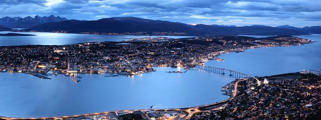 Illustrasjons-/bannerbilde for Avslutning for avgangsstudentene ved bachelorutdanningene i ergoterapi, fysioterapi, paramedisin og radiografi 2025