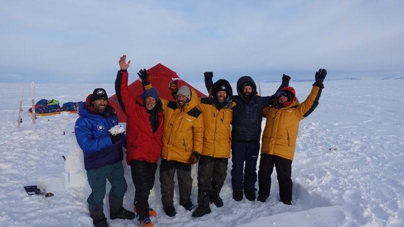 En glad gjeng framme p&aring; bestemmelsesstedet p&aring; Nord&oslash;st-Gr&oslash;nland! Foto: Harald Dag J&oslash;lle