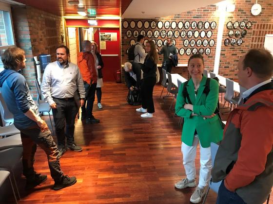 Ballstad1 A lively discussion.jpg