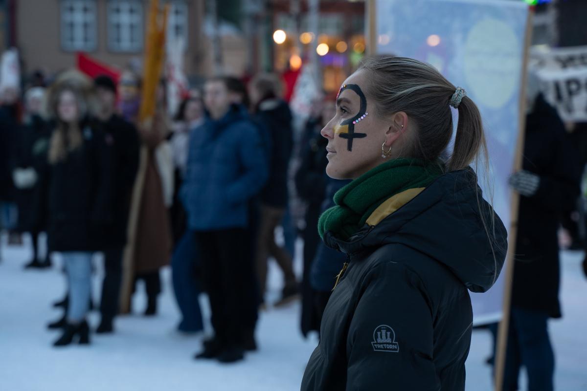 8.mars markering, kvinne med kvinnesymbol i fjeset