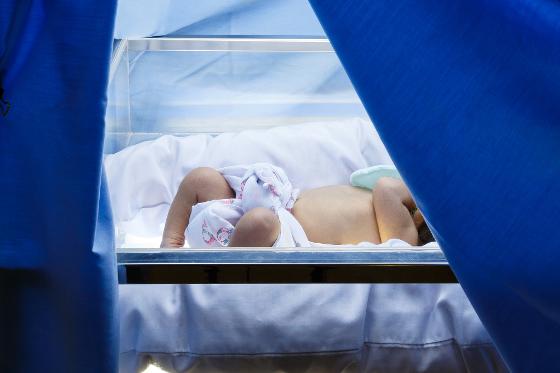 10623800-neonatal-jaundice_Mostphotos_Phototherapy_2000px.jpg