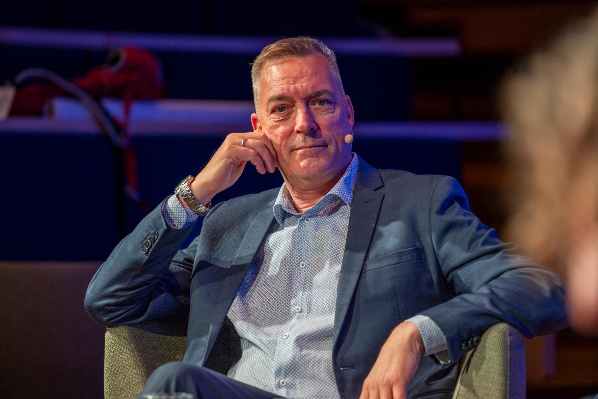 Frank Bakke-Jensen sier direktoratet har f&aring;tt bedre dialog med oppdrettsn&aelig;ringa det siste &aring;ret. 