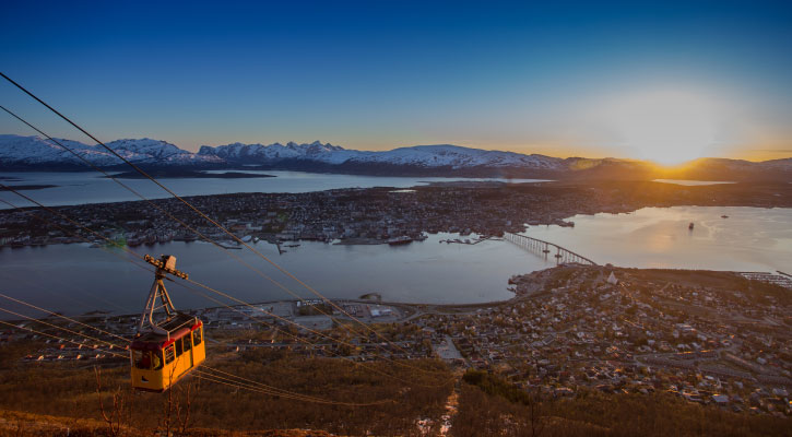 fjellheis_midnattsol_725X400_TFS.jpg Landskap i solnedgang