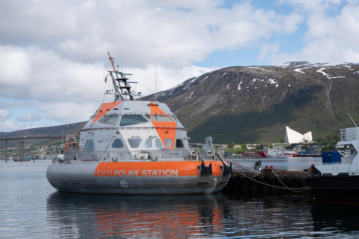 Farkost til kai i Troms&oslash;