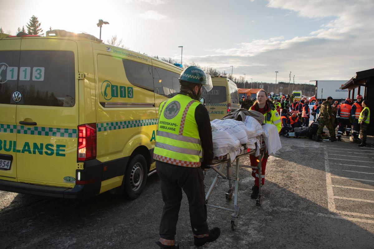 ambulanse og redningsmannskap