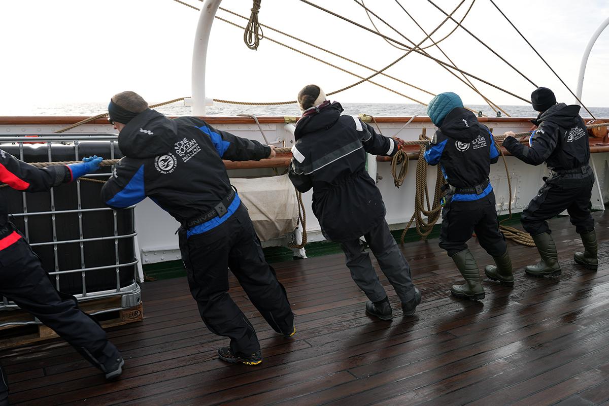 People pulling a rope