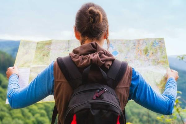 Illustrasjons-/bannerbilde for Language and Culture Survival Backpack (4th Edition) / Ryggsekkurs for språklæring og kulturforståelse (4. Versjon)