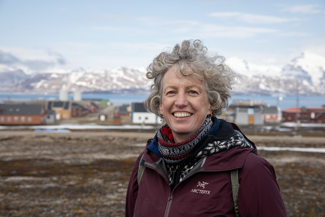 GUNHILD NY-Å.jpg Kvinne i arktisk landskap